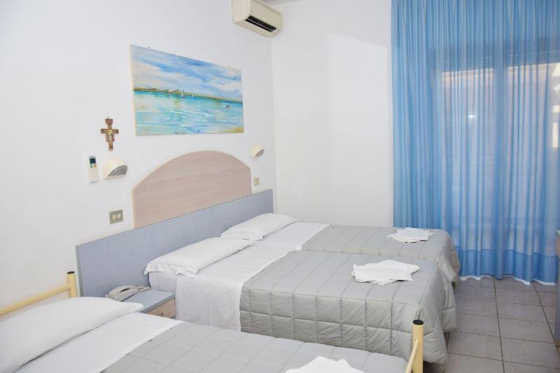 Hotel Petite Fleur Альба-Адриатика Экстерьер фото