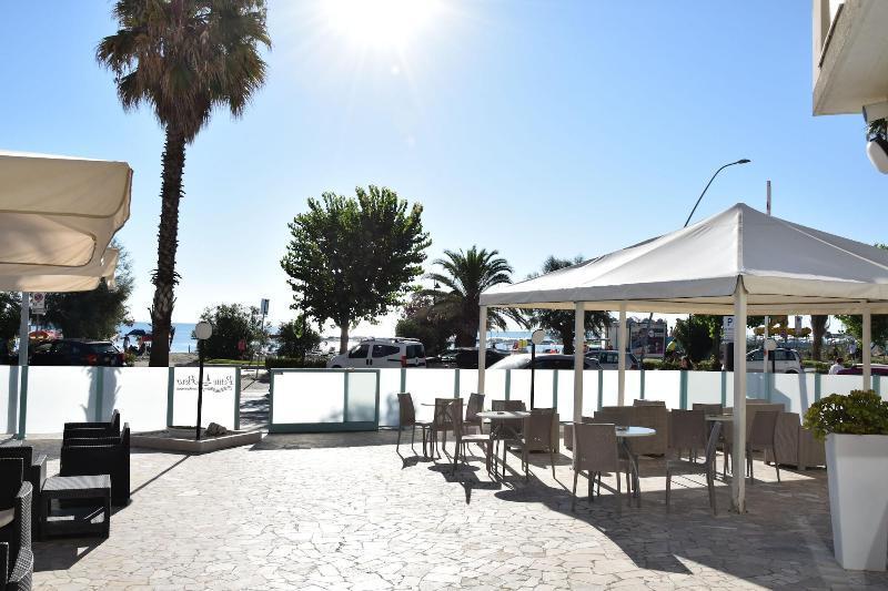 Hotel Petite Fleur Альба-Адриатика Экстерьер фото