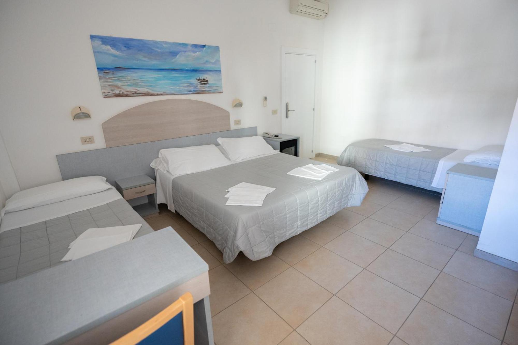 Hotel Petite Fleur Альба-Адриатика Экстерьер фото