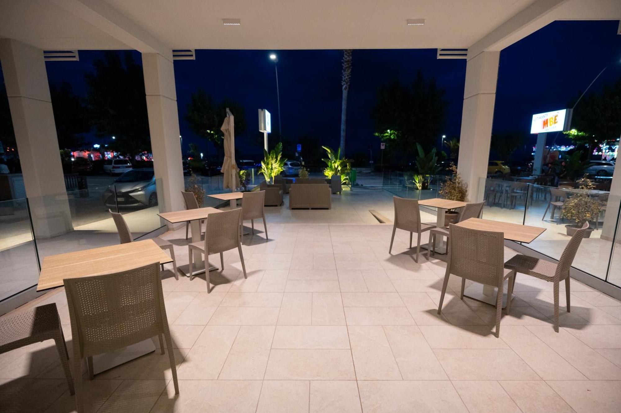 Hotel Petite Fleur Альба-Адриатика Экстерьер фото