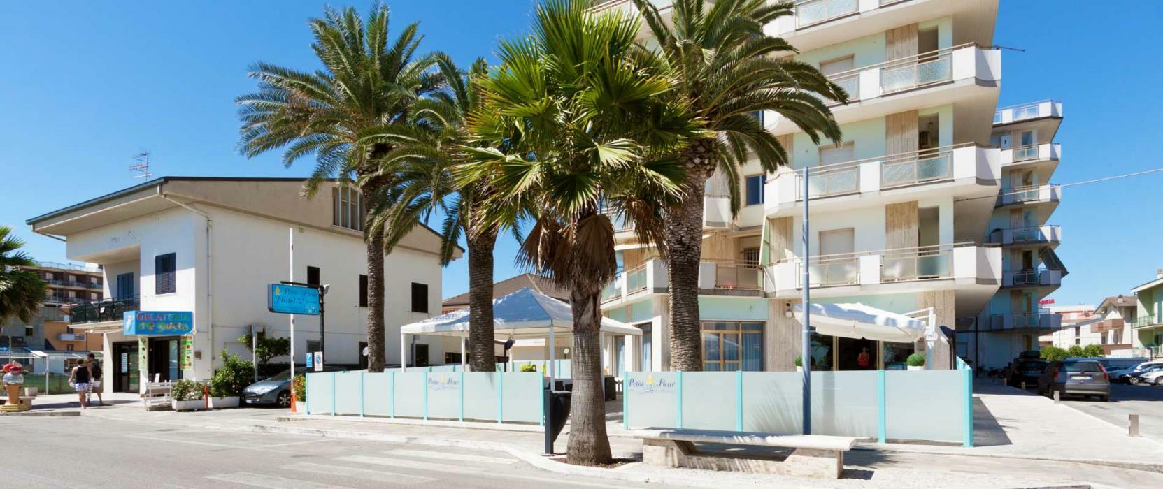 Hotel Petite Fleur Альба-Адриатика Экстерьер фото